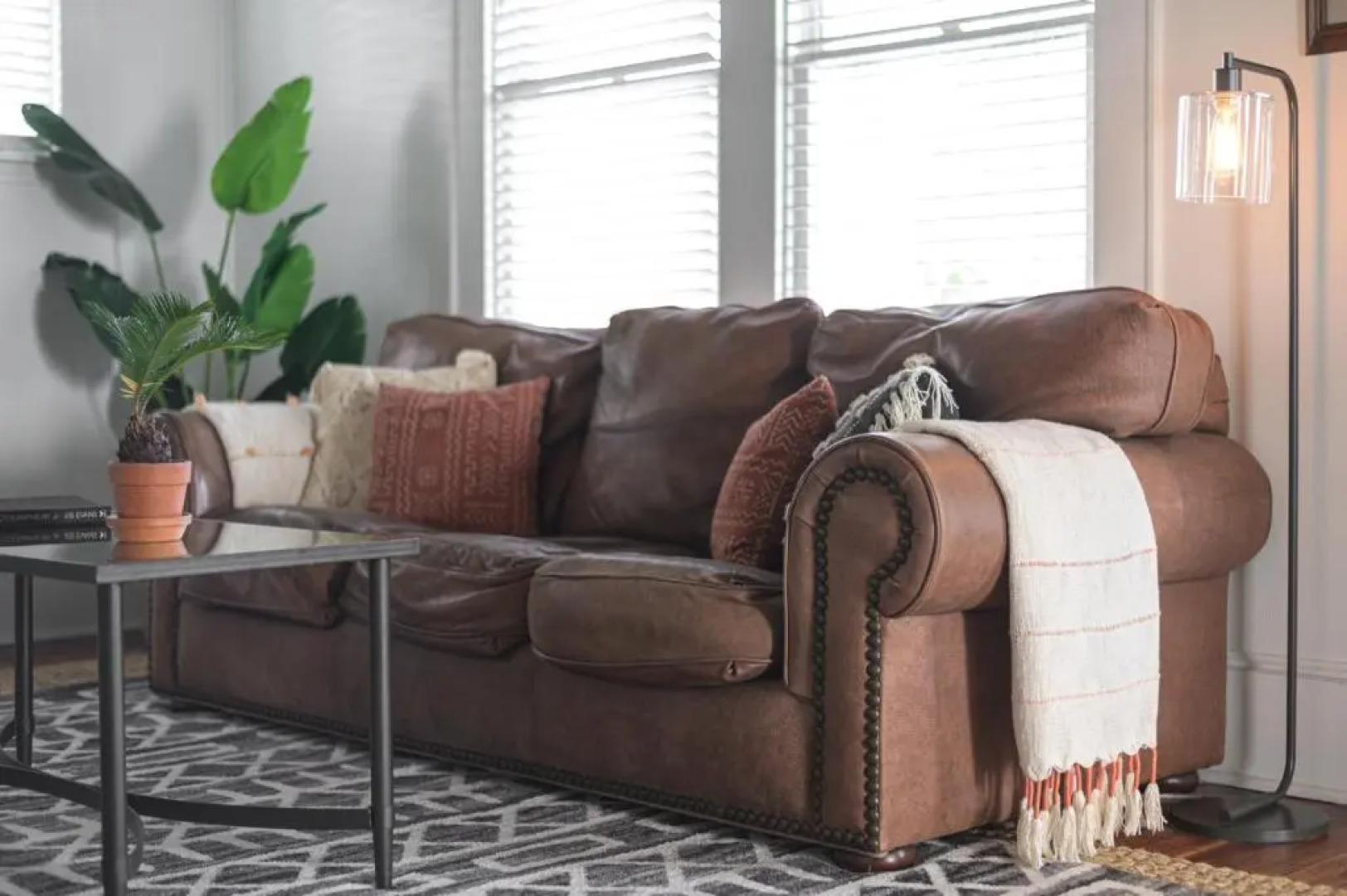 Restored 1930s Uptown Bungalow 2 min to Magnolia Silos