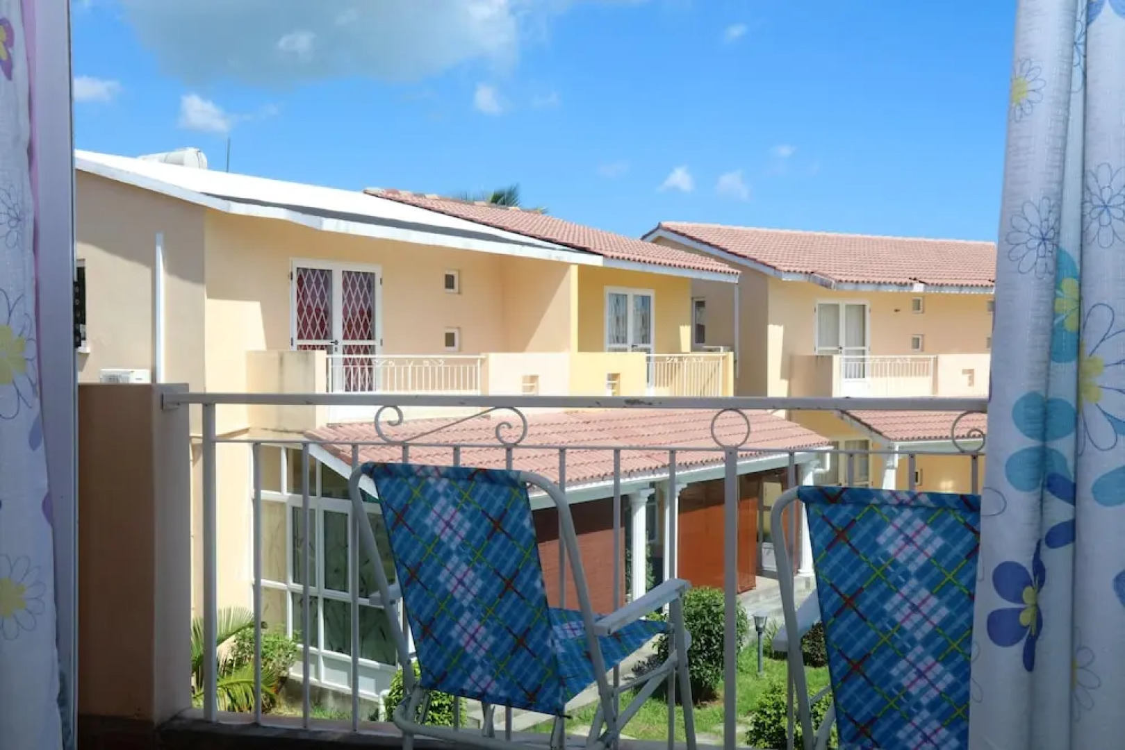 House with 2 Bedrooms in Grand Gaube, with Pool Access, Terrace And Wifi