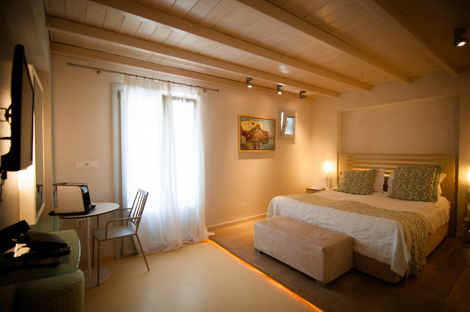 Iria Beach art hotel