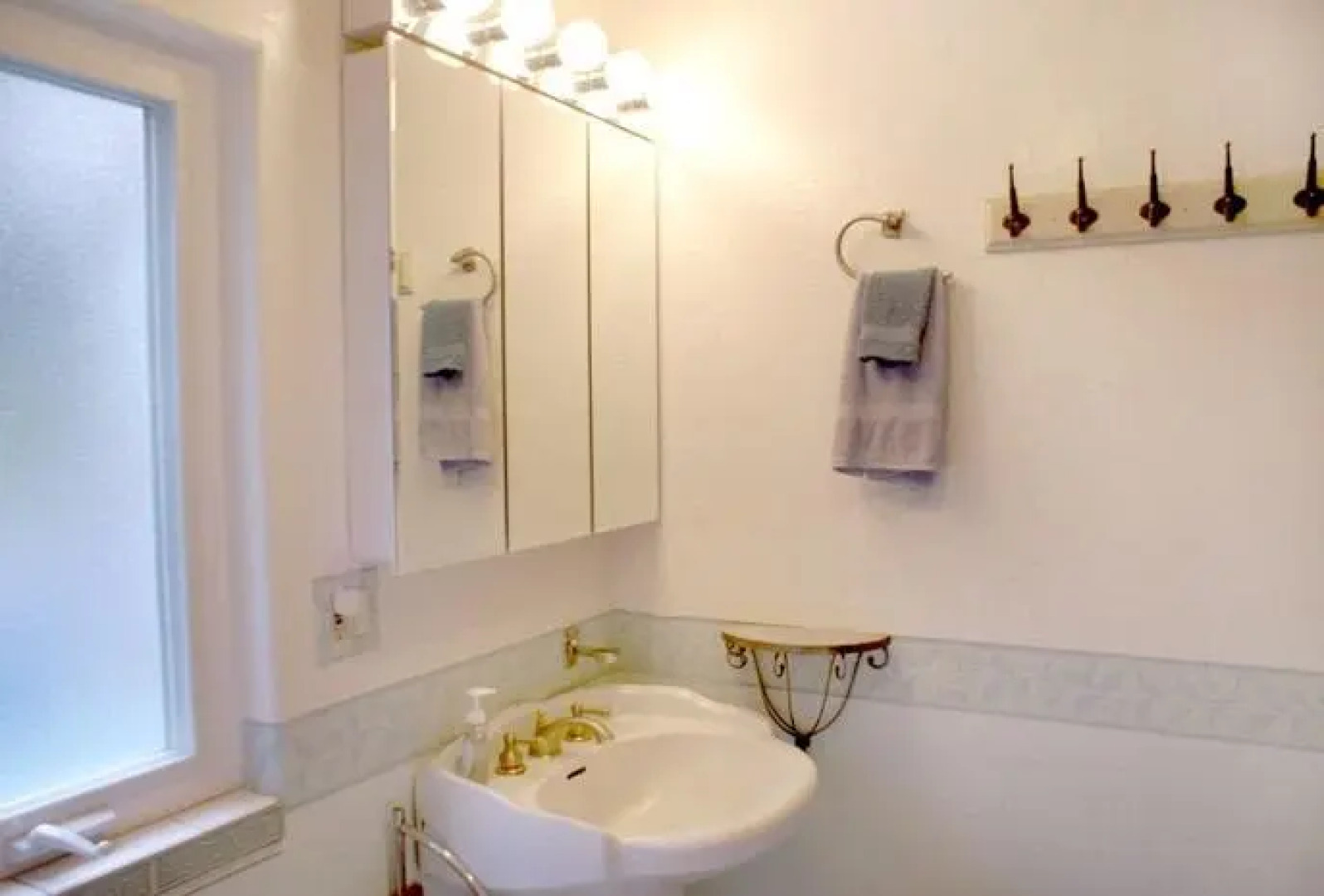 Tudor Rose Manor Santa Cruz