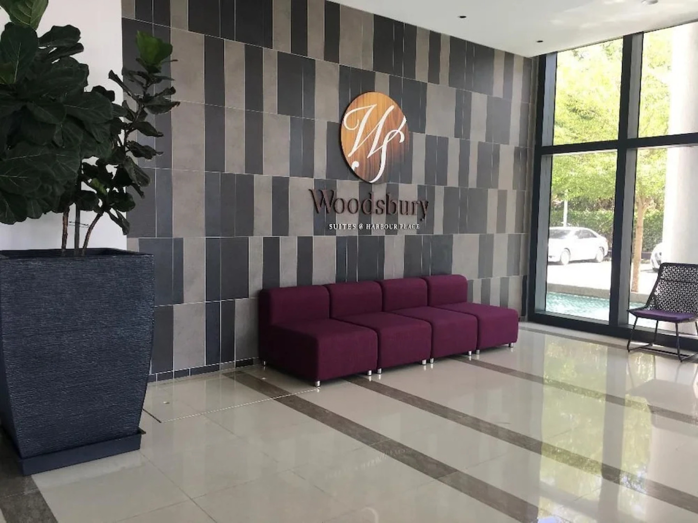 Woodsbury Suites 7722 Butterworth