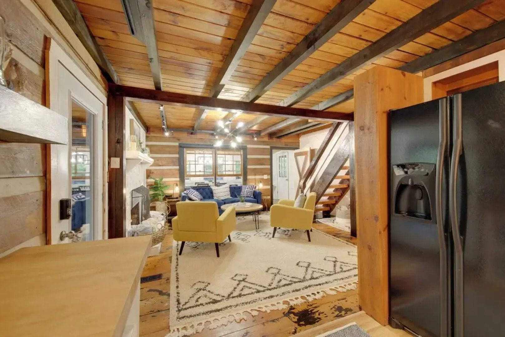 Charming Blue Ridge Mountain Cabin w/ Hot Tub