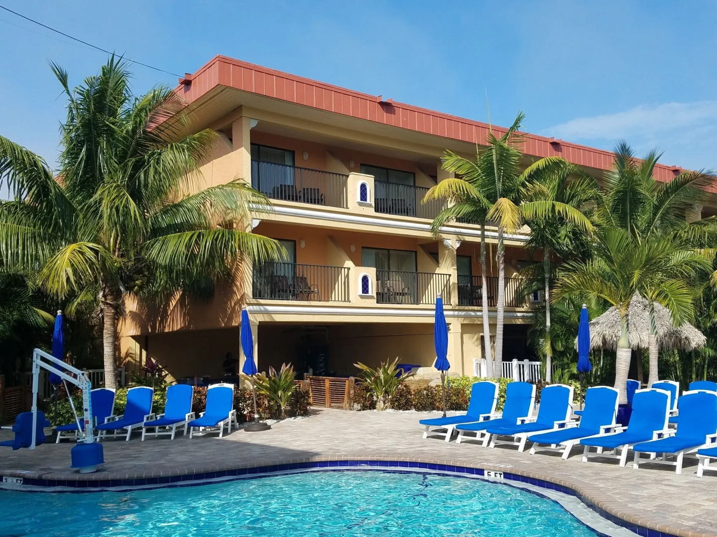 Coconut Cove All-Suite Hotel