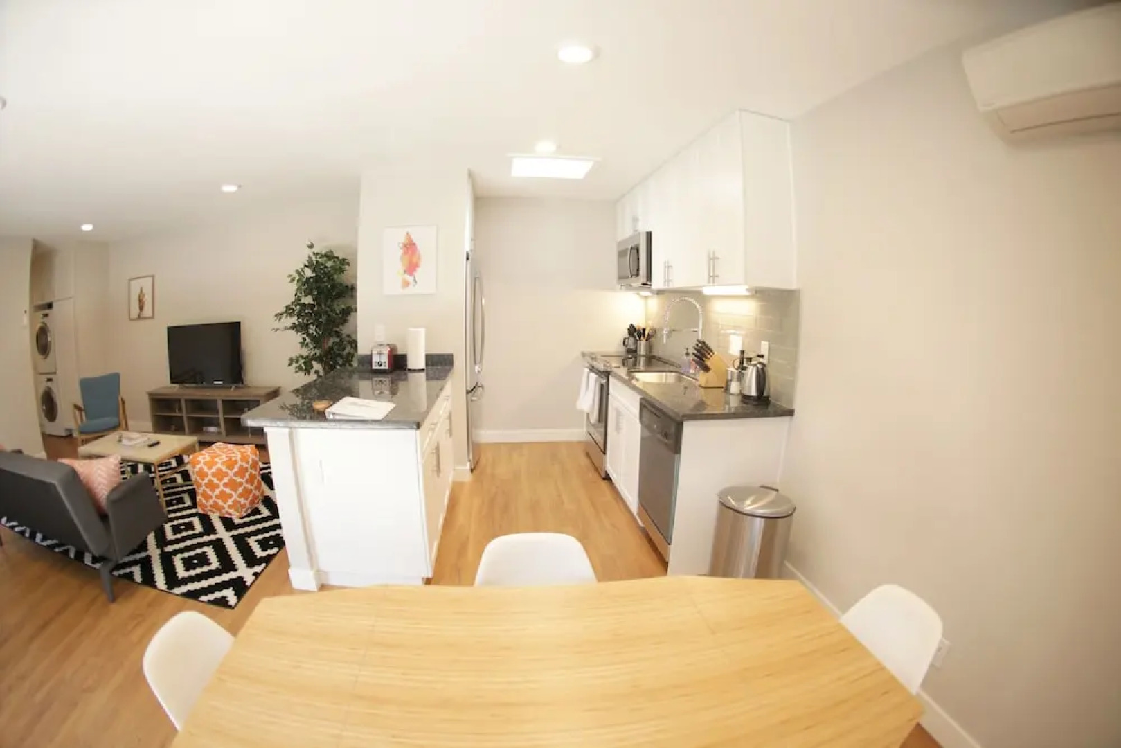 Kasa Mountain View Apartments