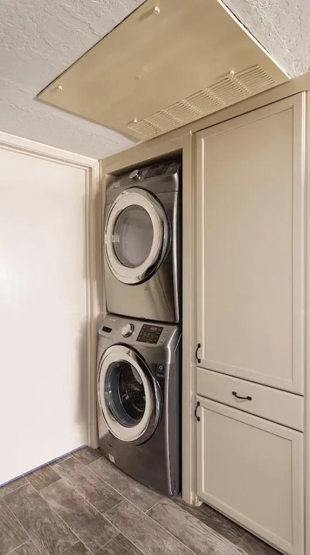 Cliffs in Surprise By Signature Vacation Rentals