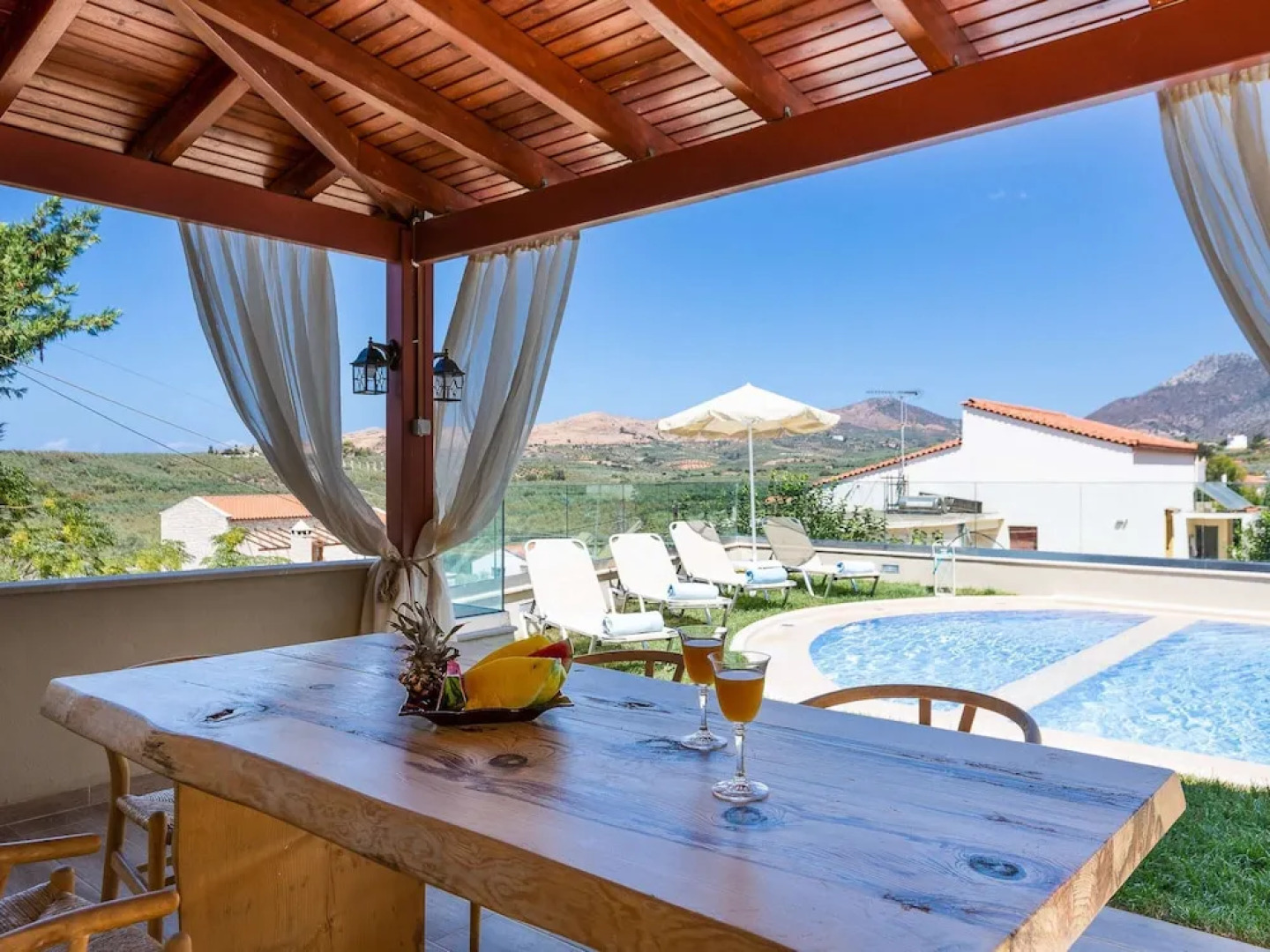 Villa in Crete With Private Pool & Beaches Nearby