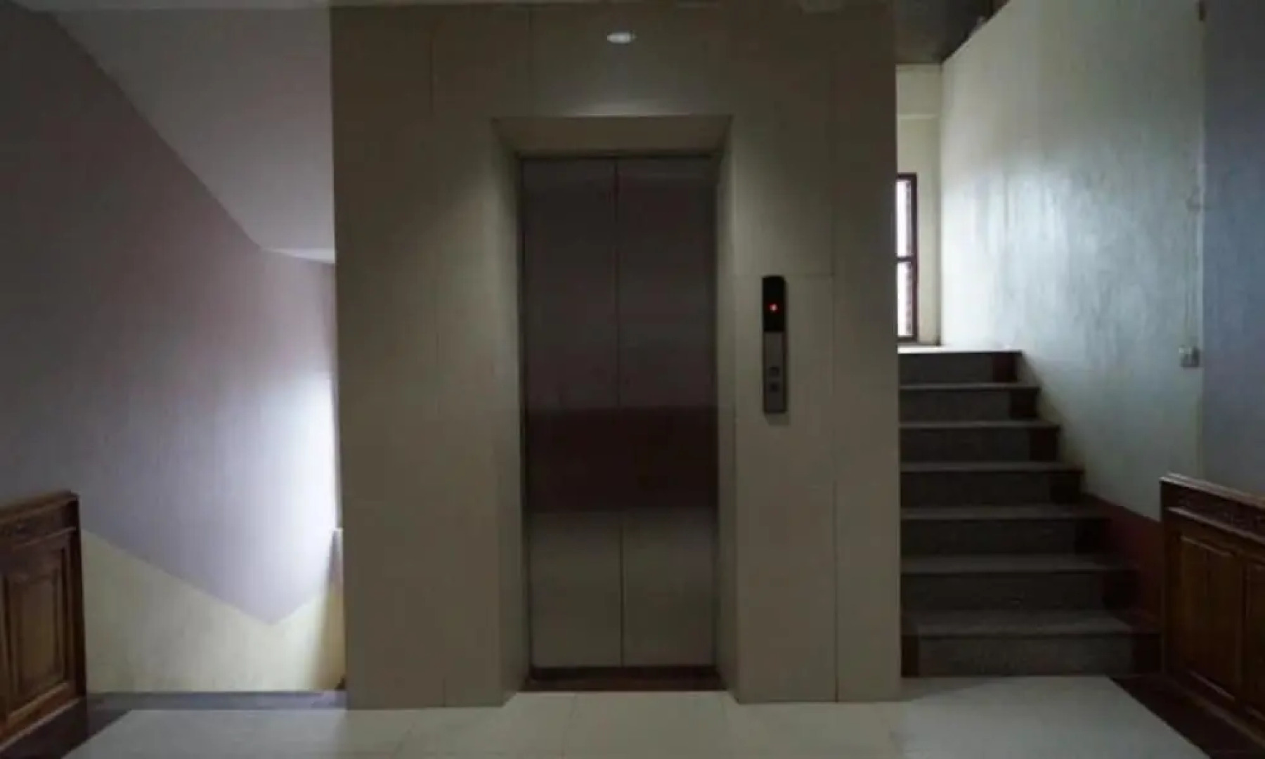 Roung Nakhon Vang Vieng Palace