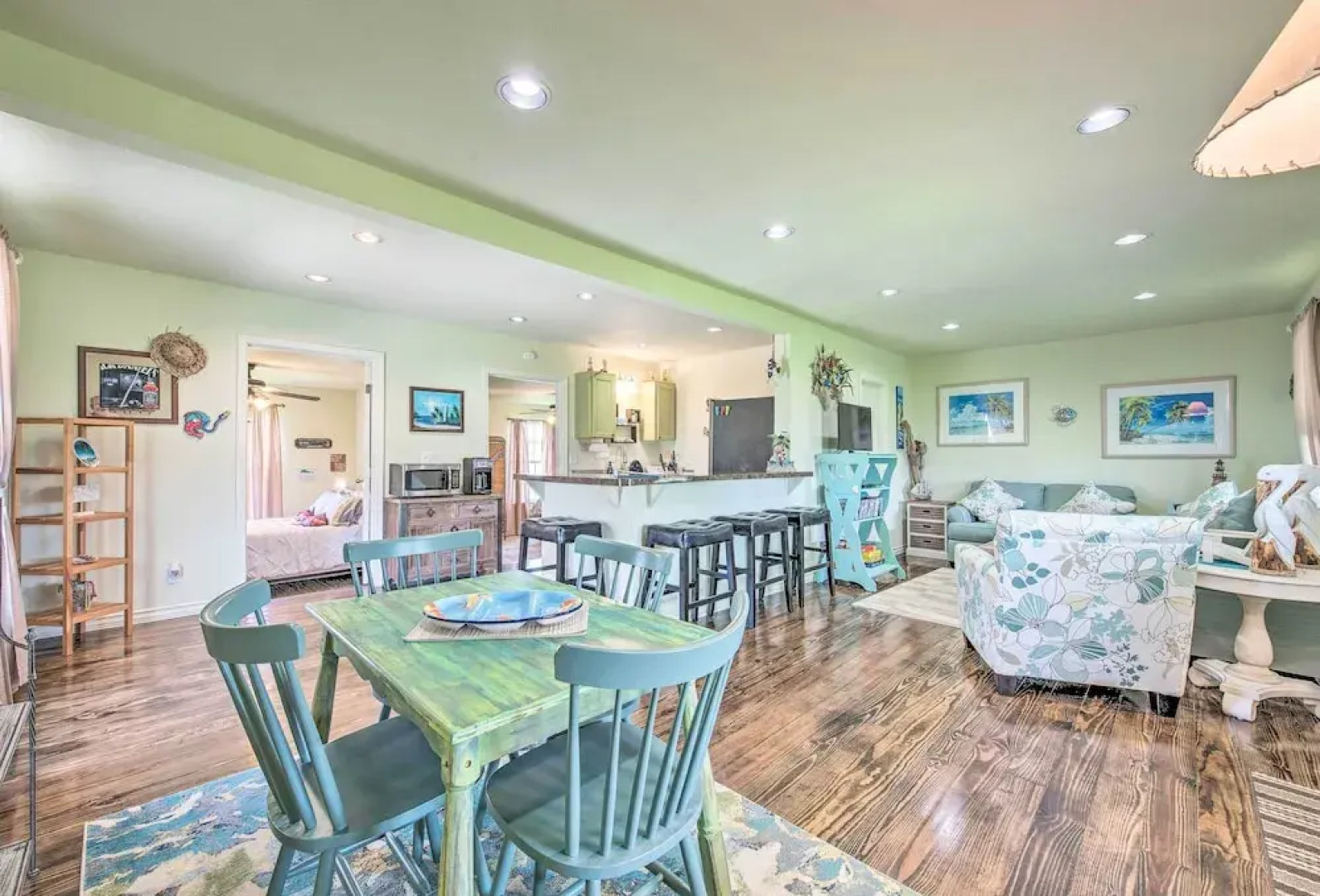 Half-mi to Seadrift Harbor: Seadrift Home w/ Deck