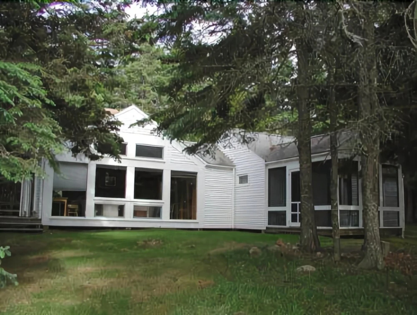 Tyler Point Cottage - Three Bedroom Home