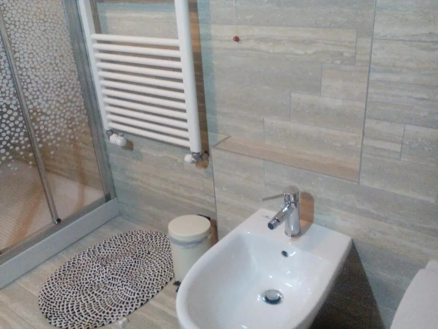 Vite diPinte 1 bilocale in langa