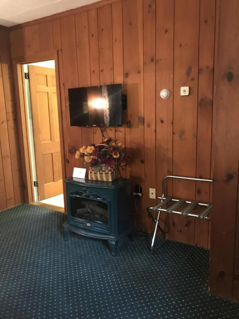 1896 House Country Inn & Motels