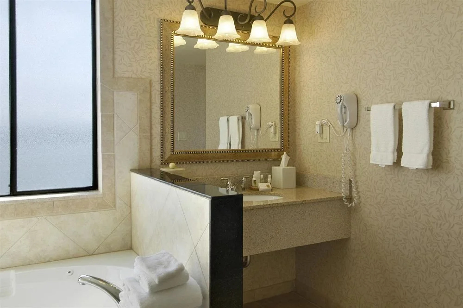 Red Lion Hotel Vancouver at the Quay