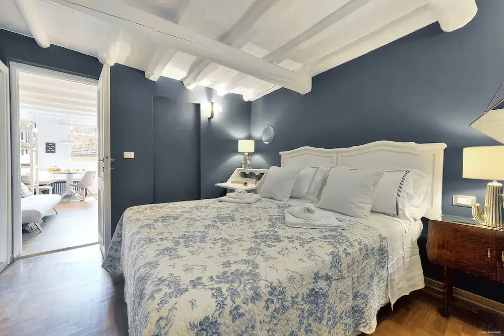 Santo Spirito Romantic by Mmega