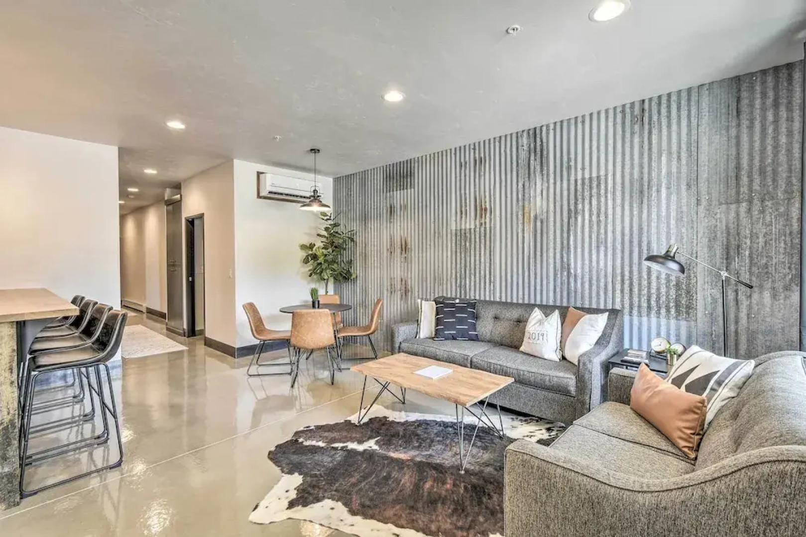 Elkhart Lake Townhome - 3 Mi to Road America!