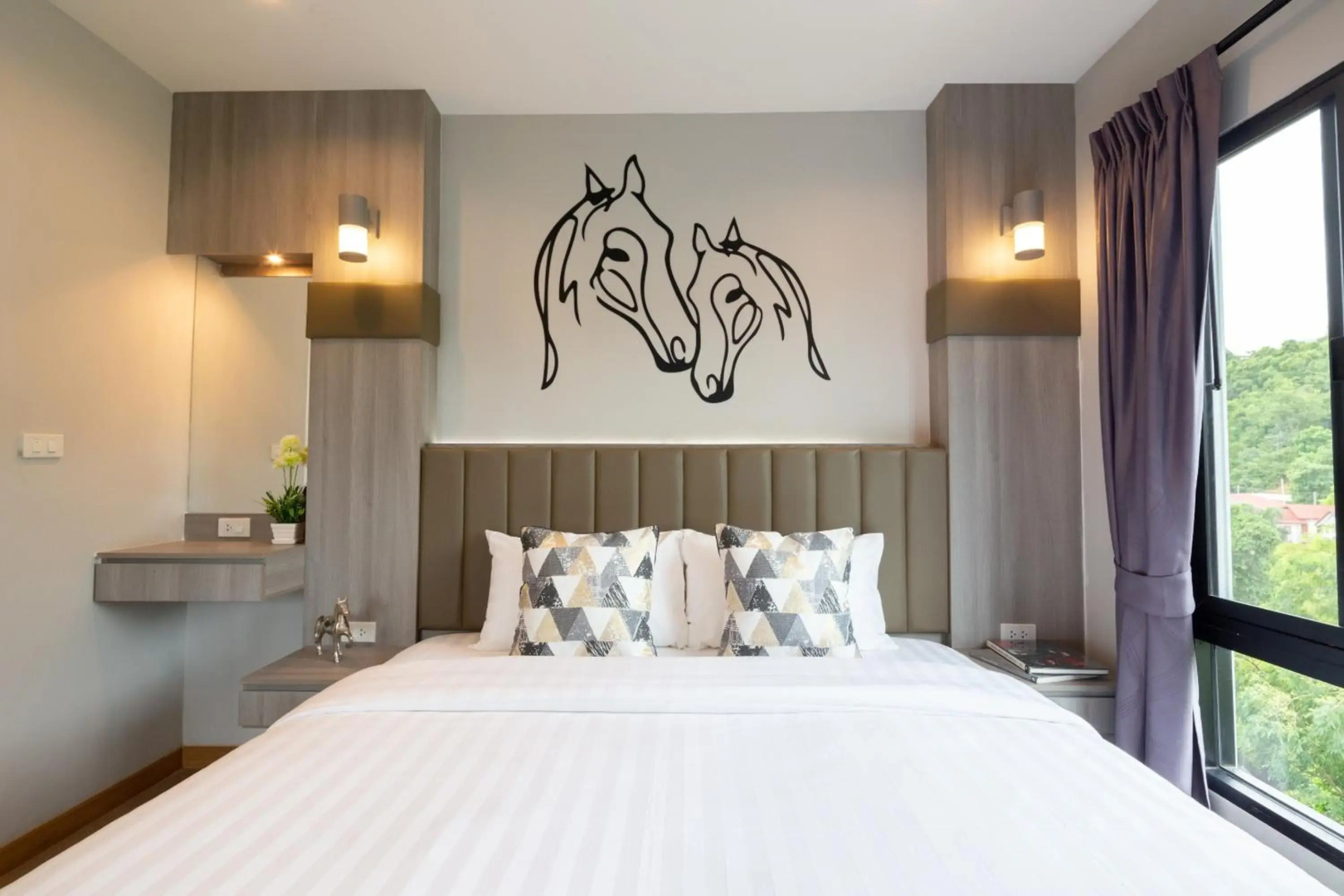 Horsehill Hotel Sriracha