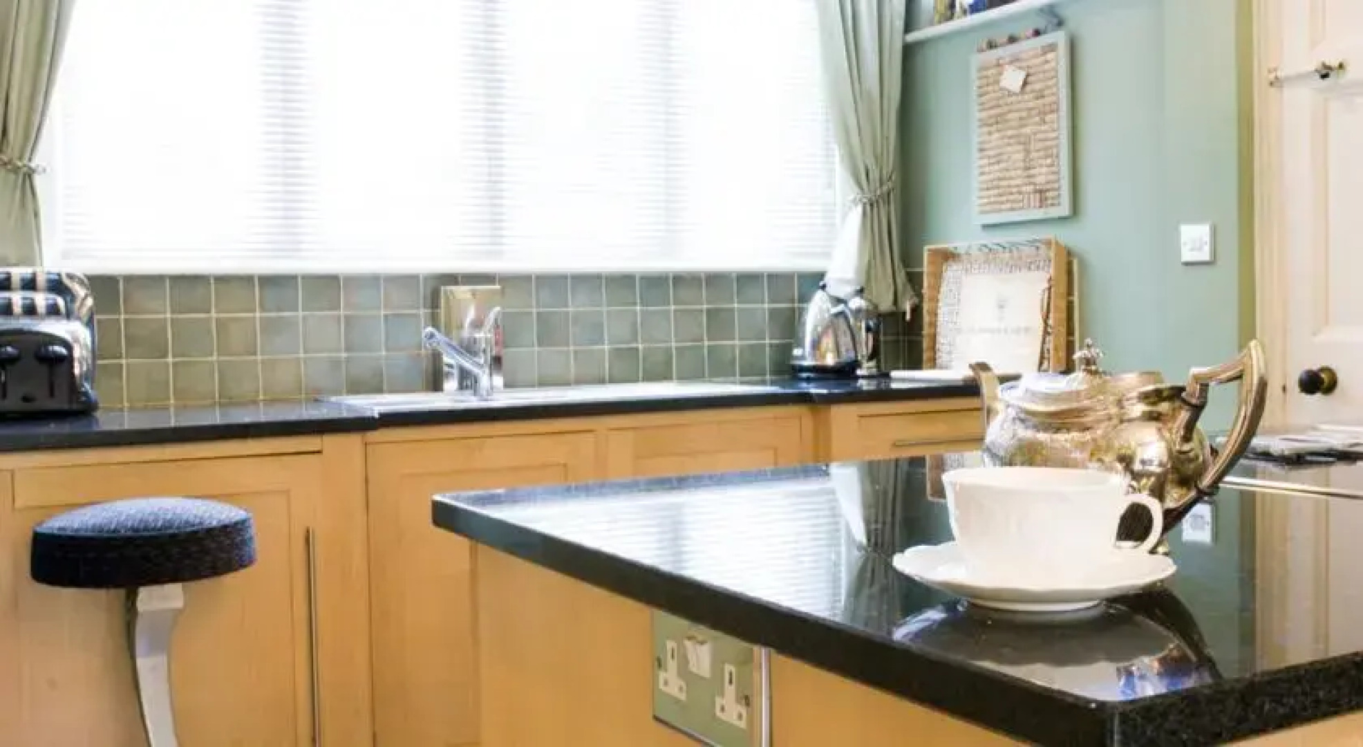 Avenue House Apartments