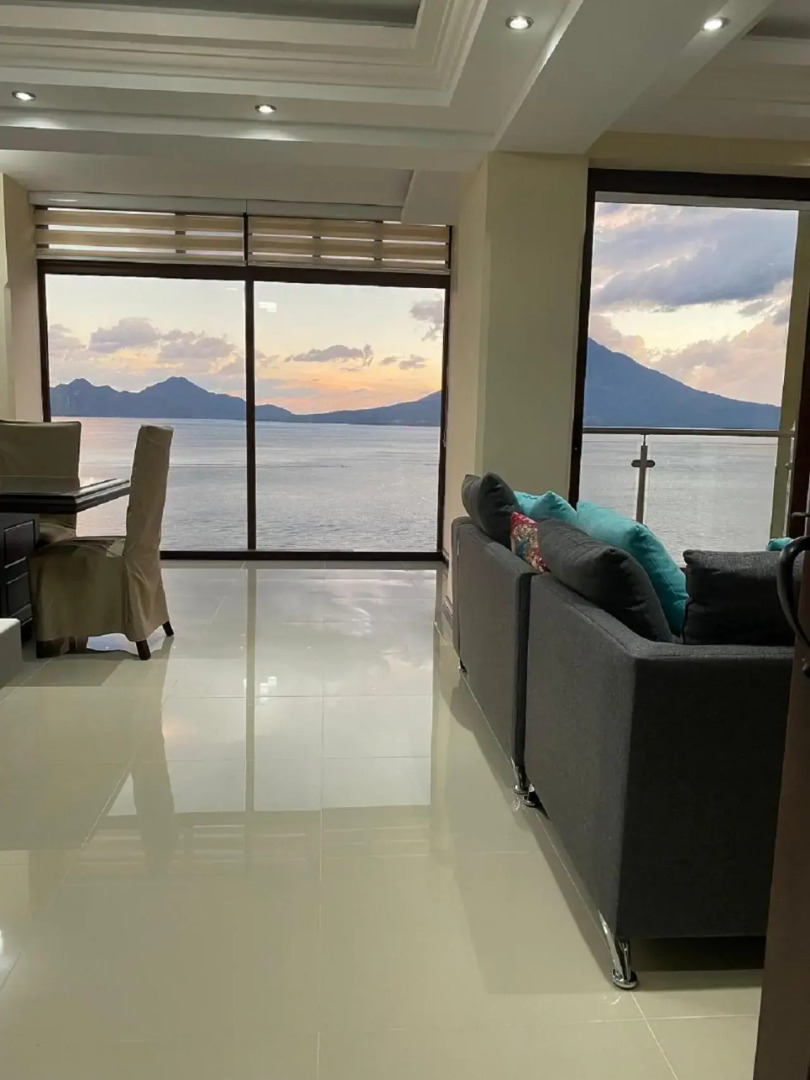 Torres de Atitlan 4 Bdrm-3 Bthrm Full Floor - for 10 people