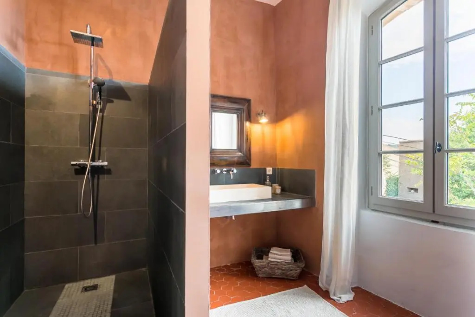 Luxurious Provencal Village House, Walk to Village Pool