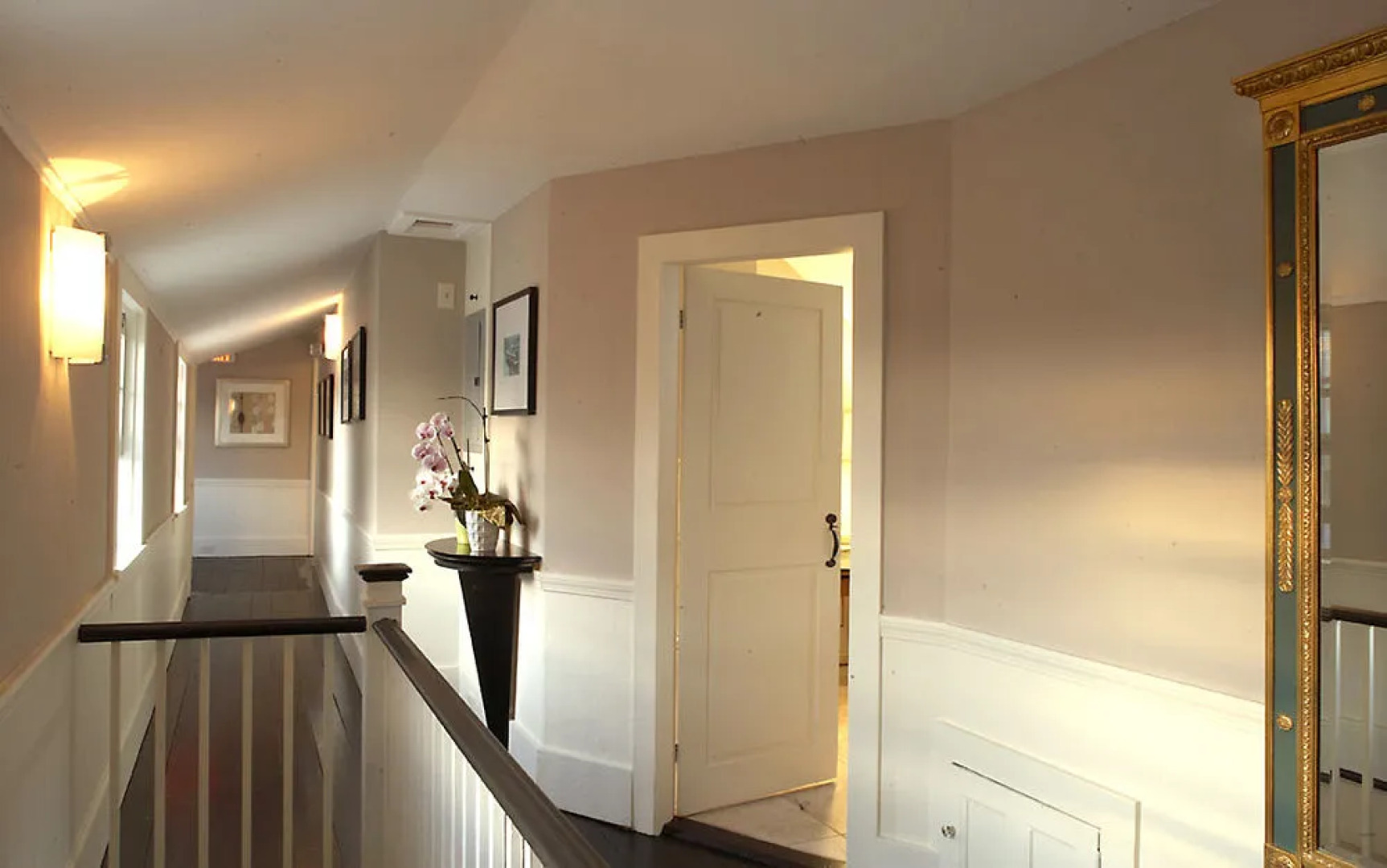 Mooncussers Tavern and Inn