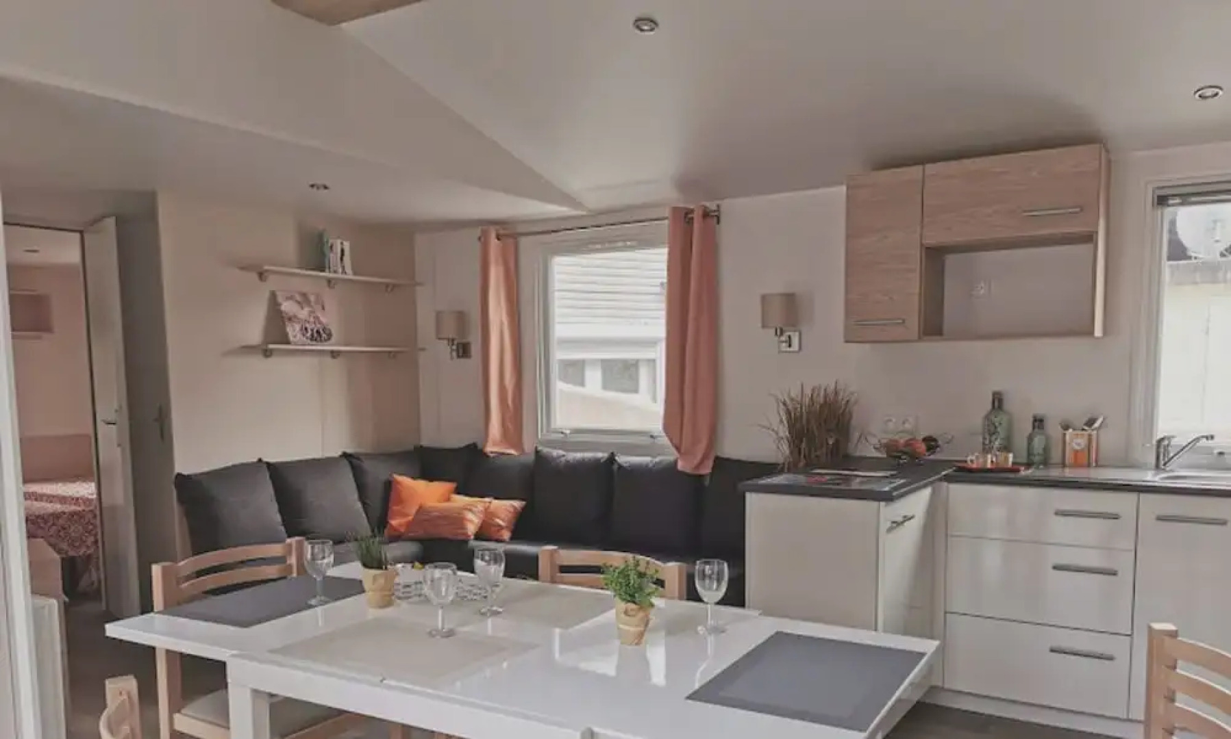 Property With 3 Bedrooms in Les Mathes, With Pool Access, Furnished Te