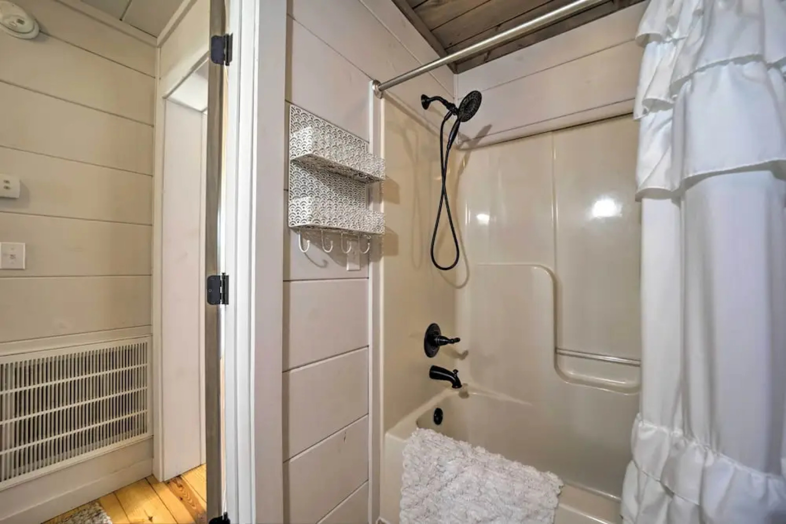 Deck + Fire Pits: Lake Toxaway Getaway!