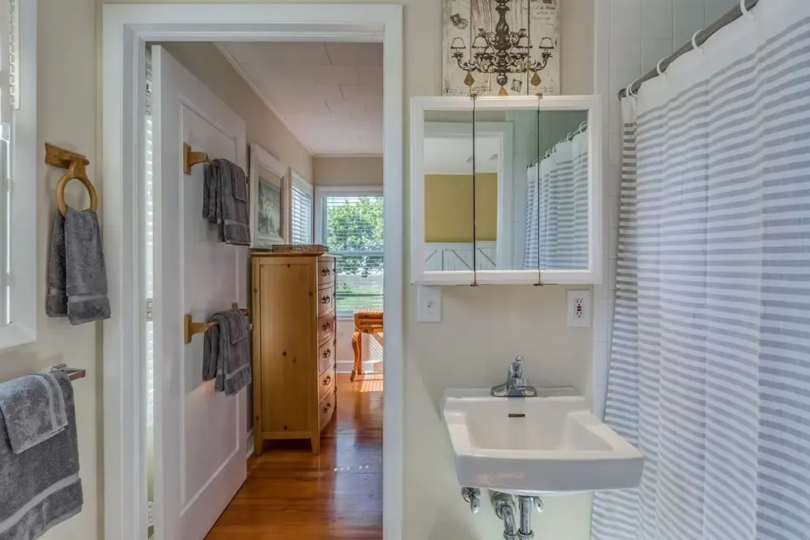 Treasured Times Beach House 3 Bedroom Home by RedAwning, Clearwater Beach