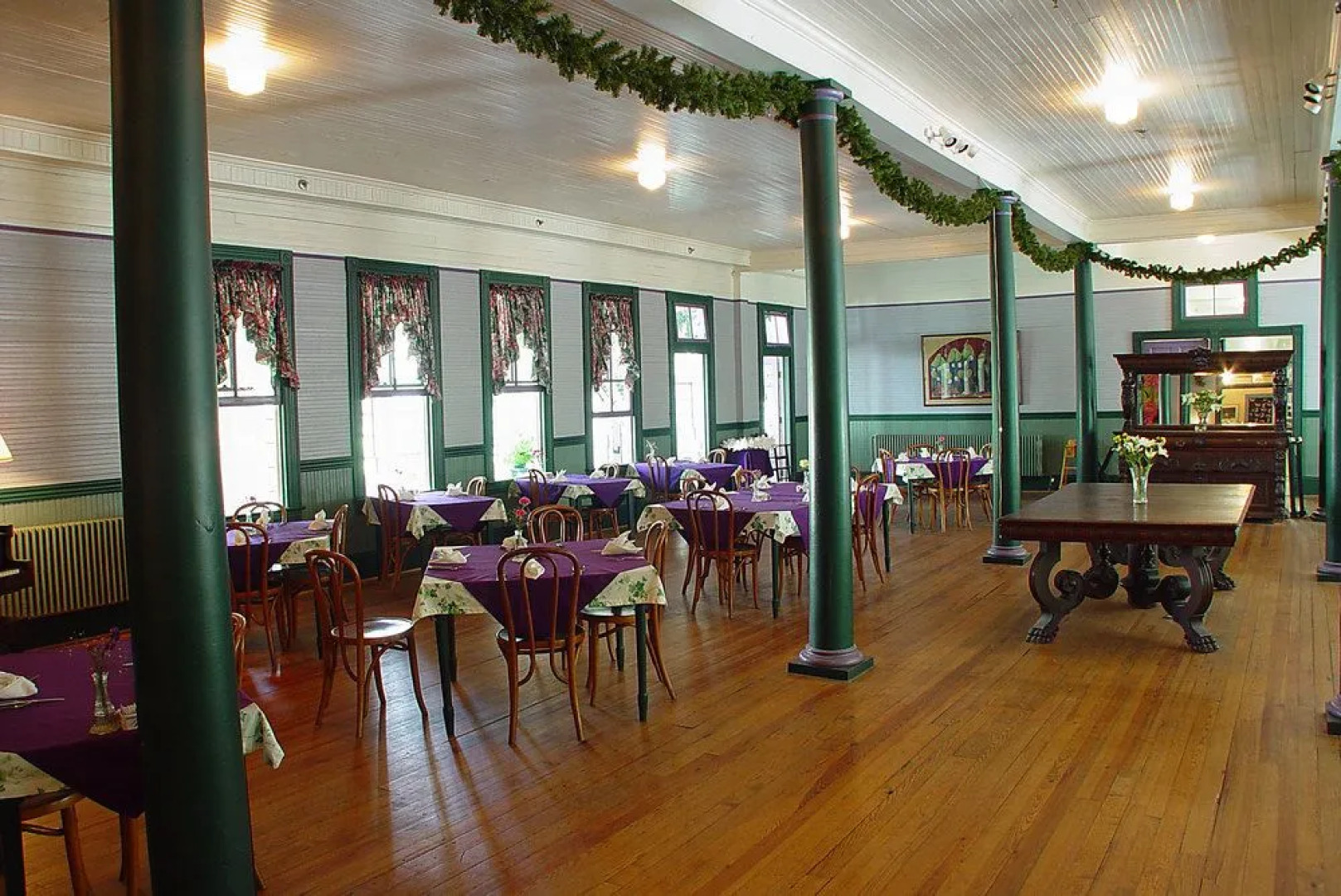 Grand Old Lady Hotel