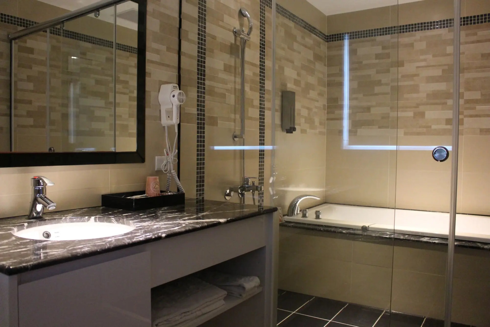 White House Beach Hotspring Resort