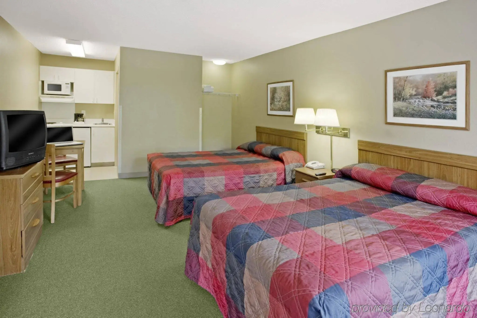 HomeTowne Studios by Red Roof Chicago - Waukegan