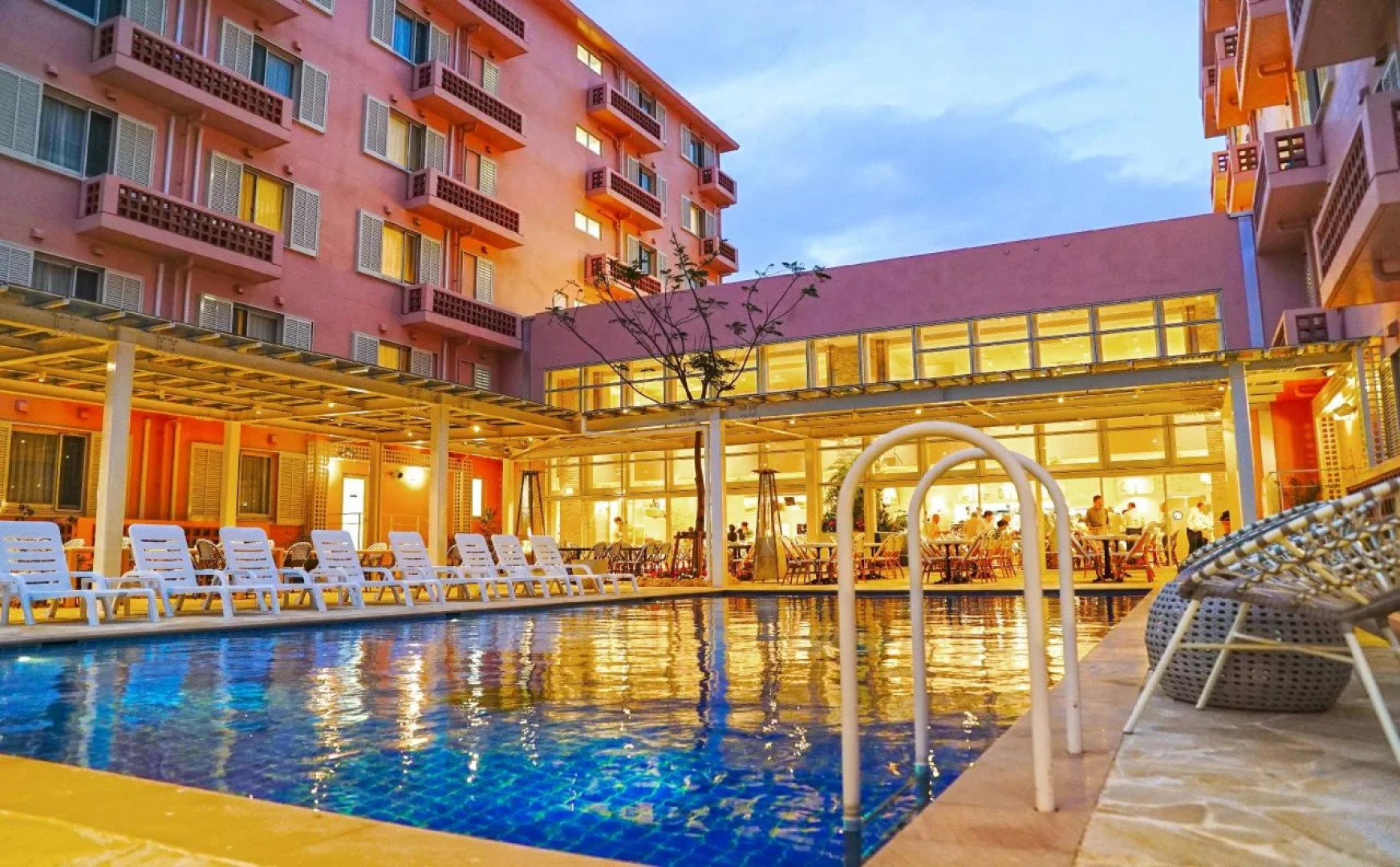 Hot Cross Point SANTA MONICA