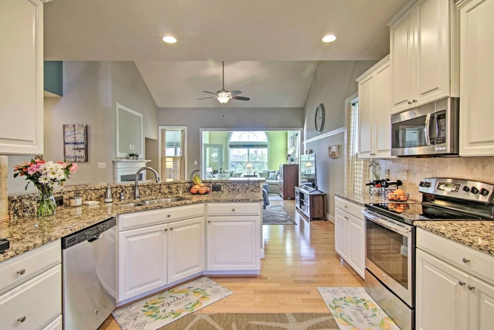 Resort Amenities & Screened Porch: Ocean View Home