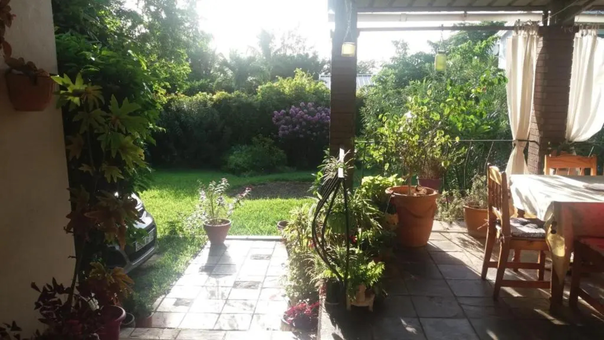 Comfy home-tropical garden & 5 min walk to beach