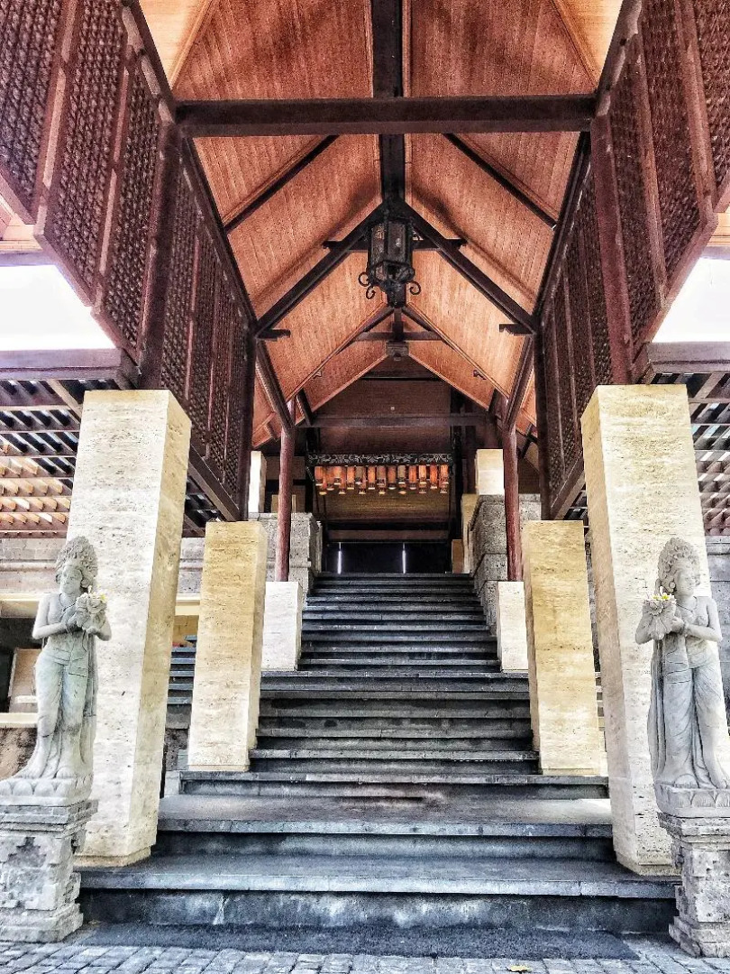 Grand Balisani Suites Hotel