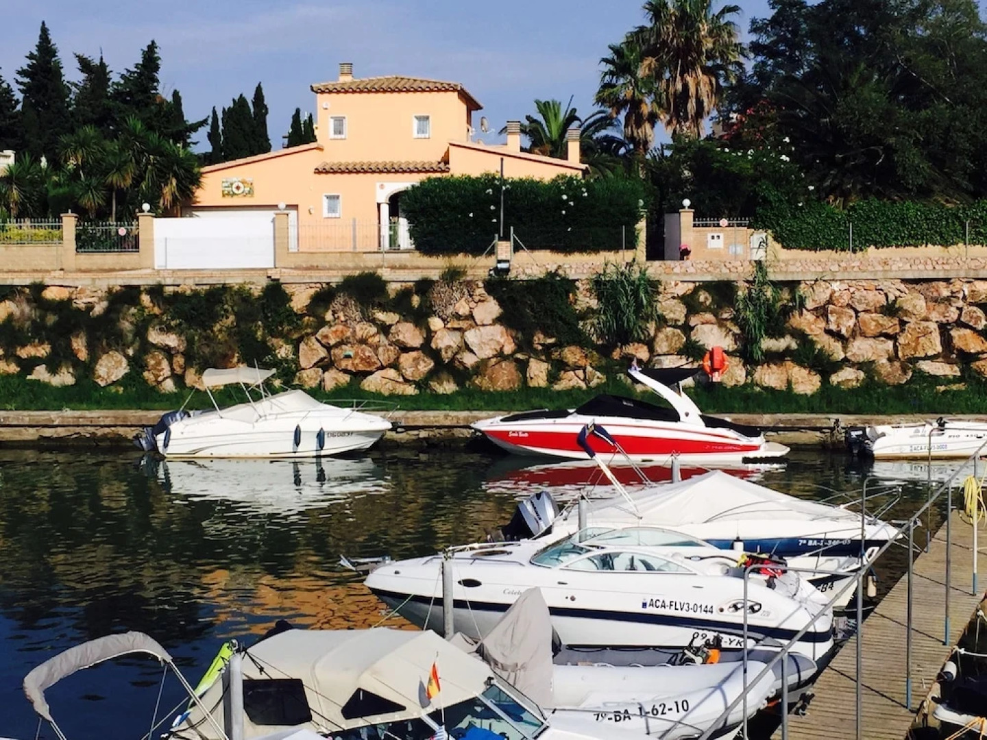 Fantastic Holiday Home With Private Pool at the Port Including a Private Berth