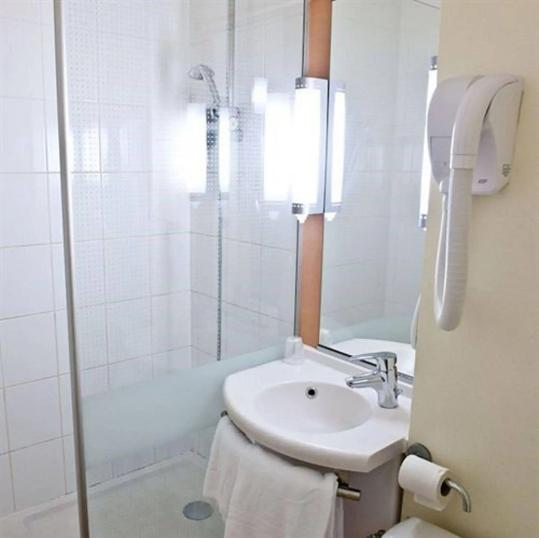 Egg Hotel Paris Gonesse