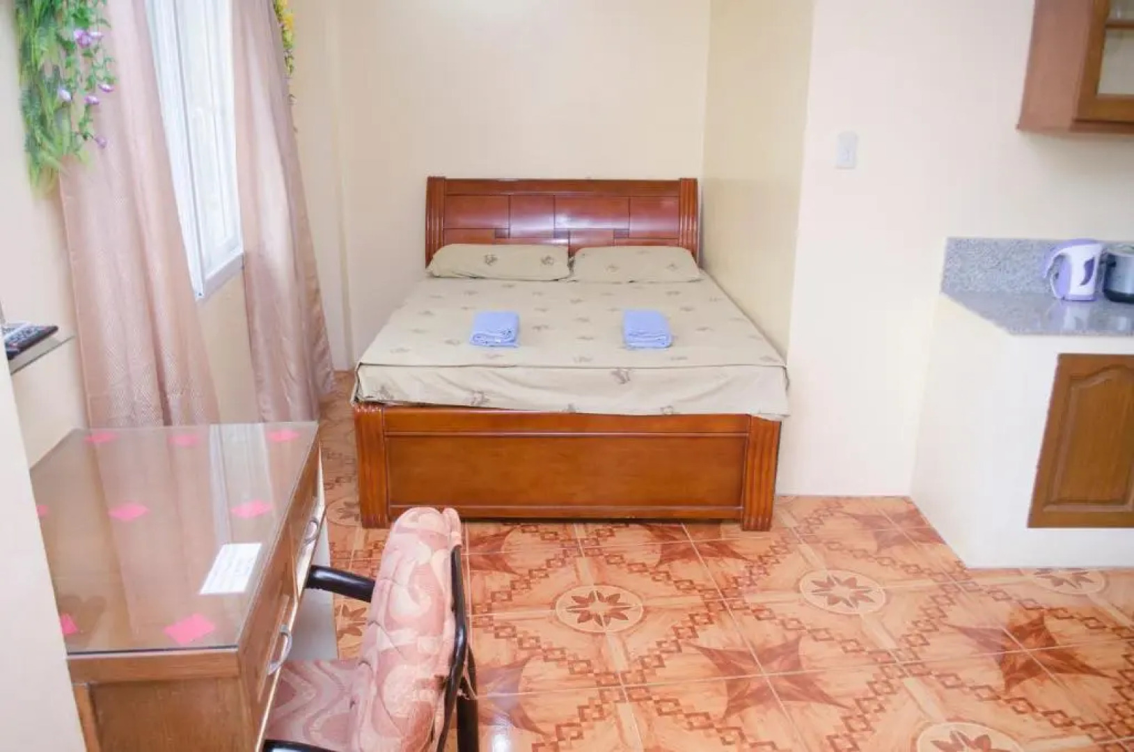 Julz Tropical Apartments