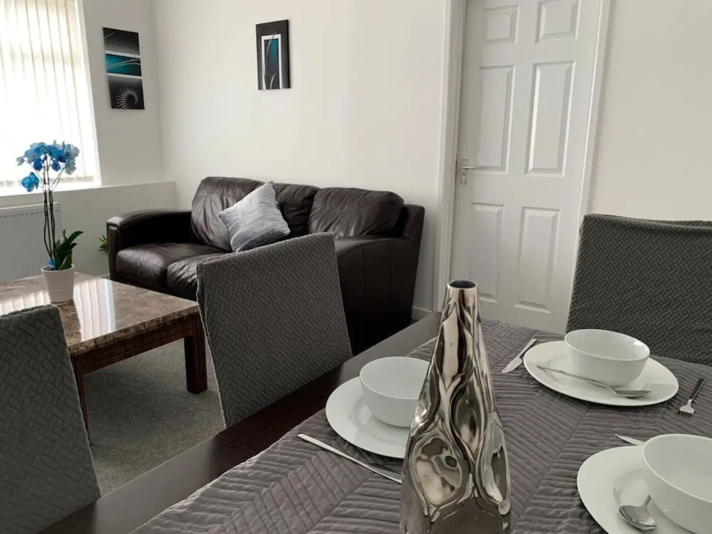 Large 5 Bed House / Wolverhampton + Parking