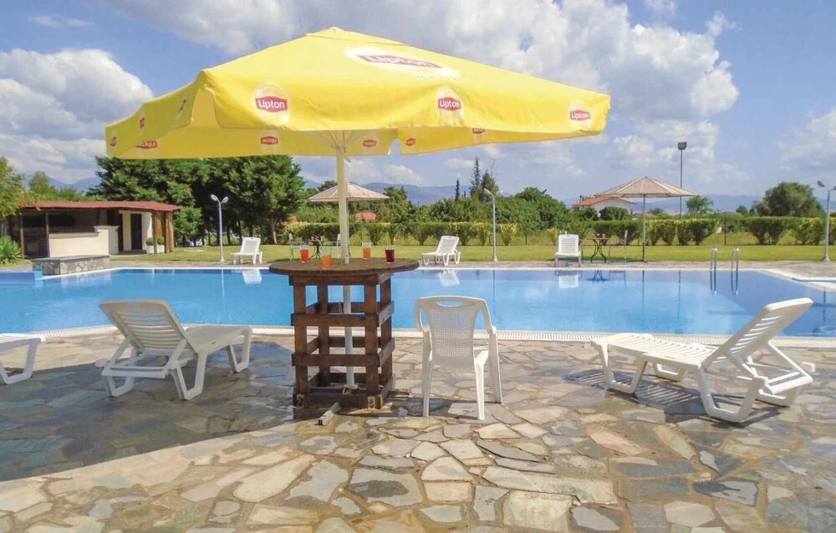 Amazing Home in Kamena Vourla With Wifi and 9 Bedrooms