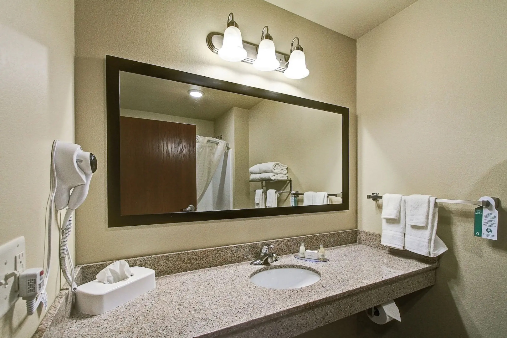 Cobblestone Hotel & Suites – Pulaski/Green Bay