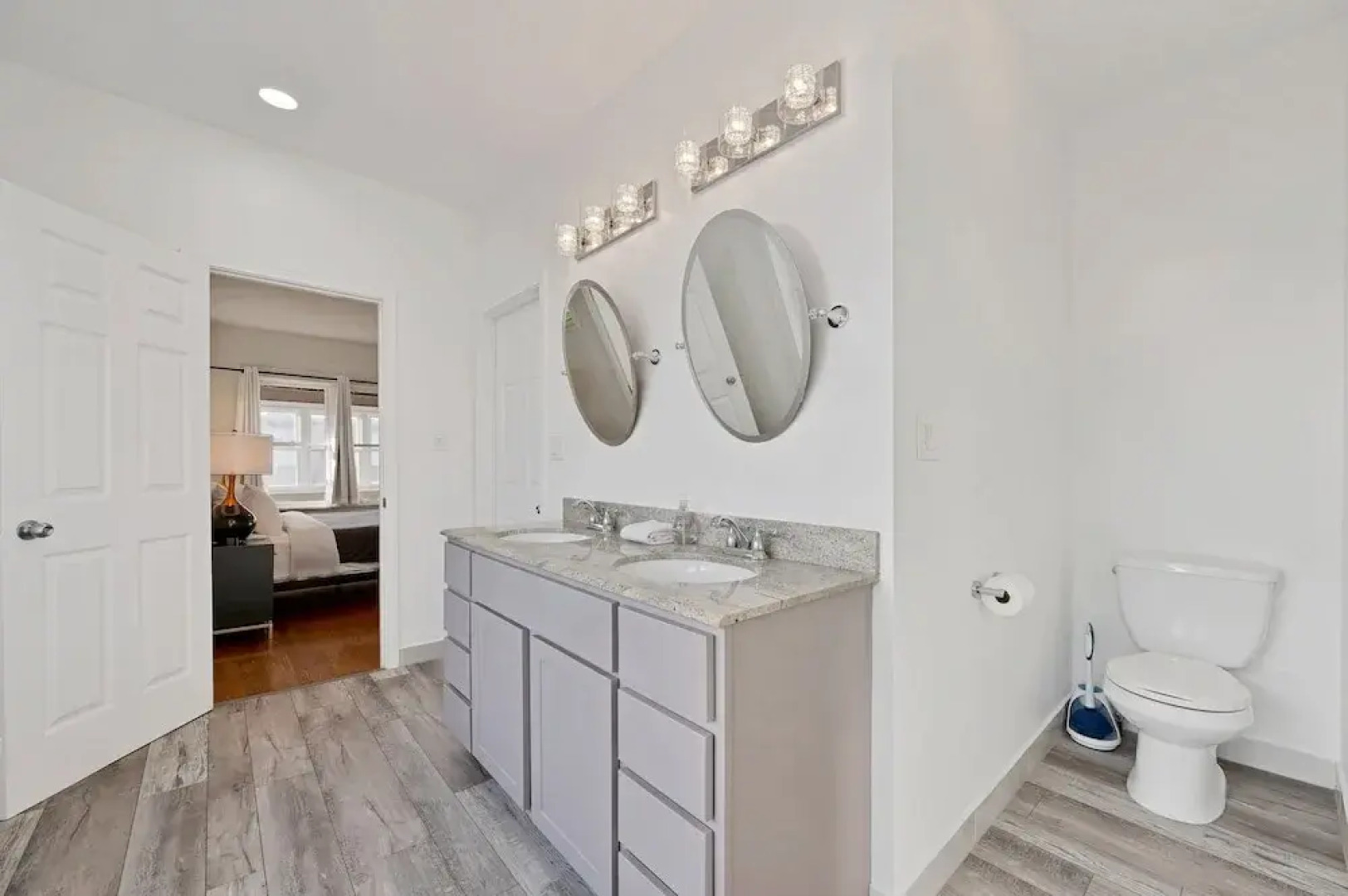 Charming Oak Park 4BD/3.5BA and 2 Private Parking by AllSet Turnover