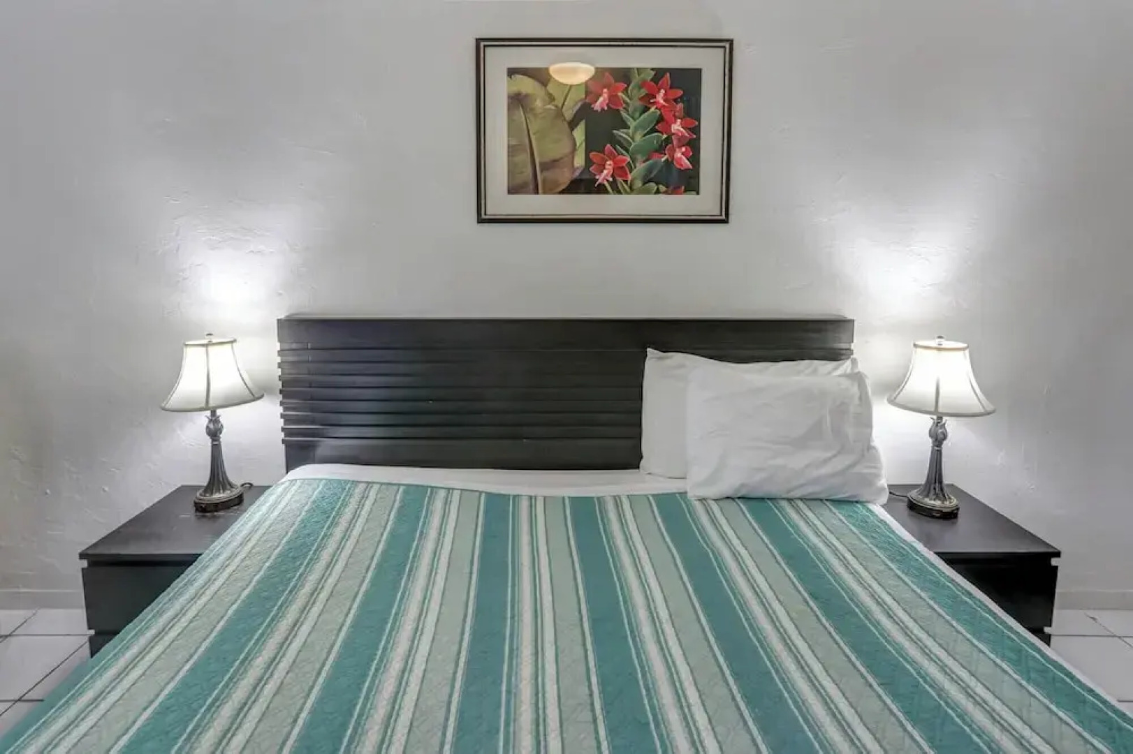 Richards Motel Courtyard