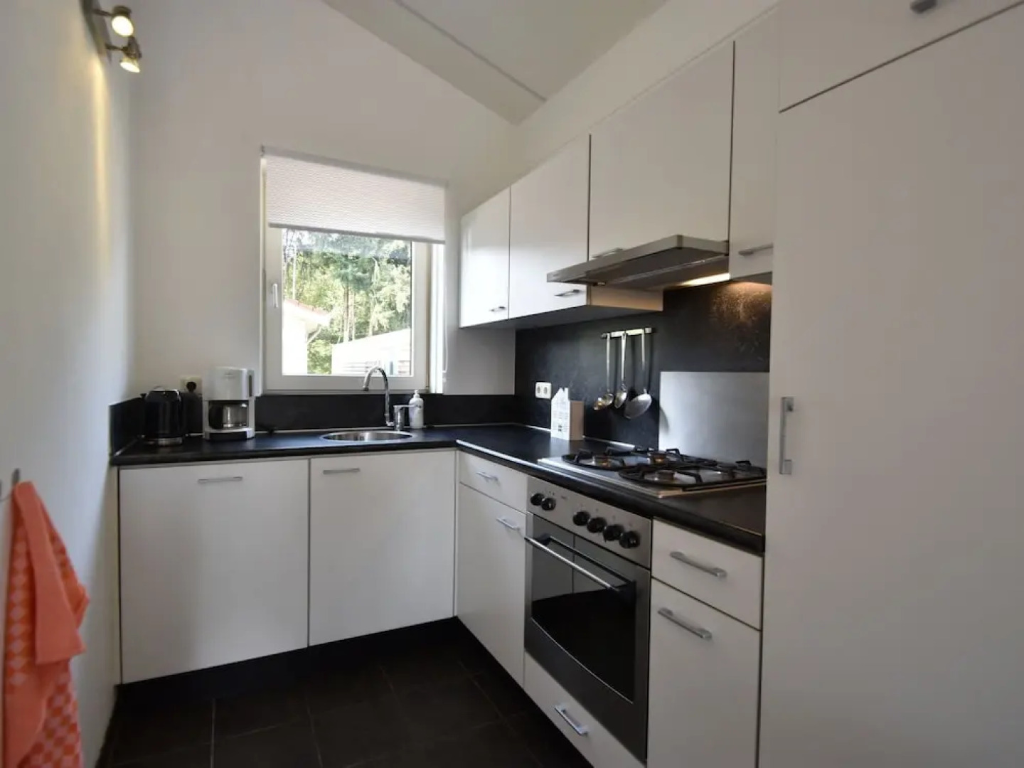Modern Holiday Home With a Luxury Walk-in Shower and Enclosed Private Garden in Putten