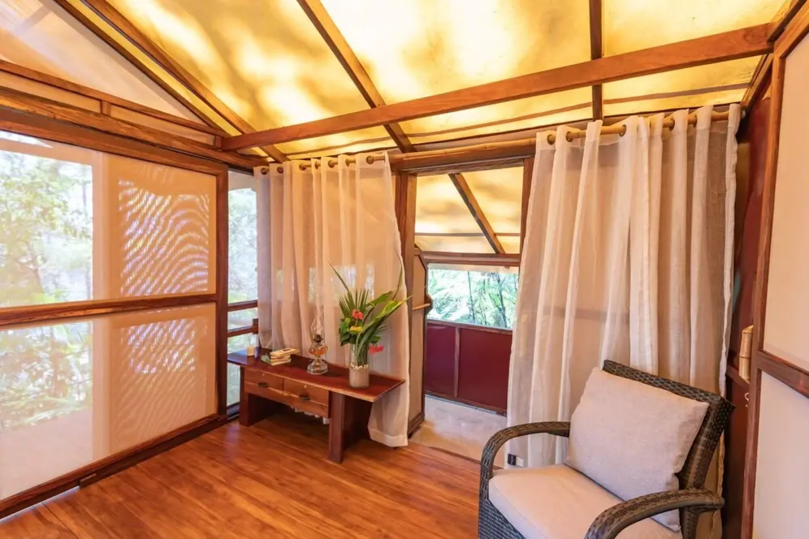 Los Vivos Beachfront Experience