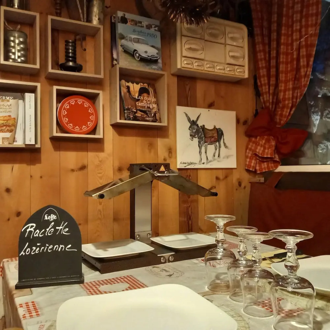 Hôtel Restaurant Le Montlo 48