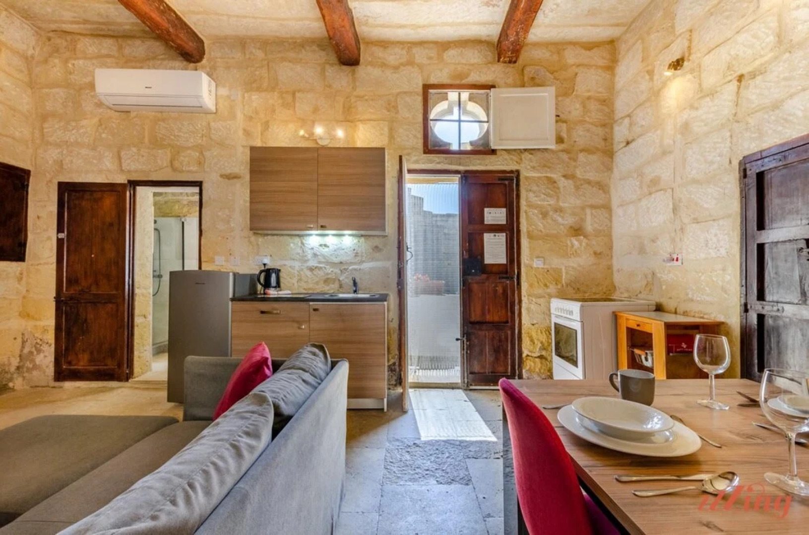 Tranquil Courtyard Retreat in a 1-br Country Home