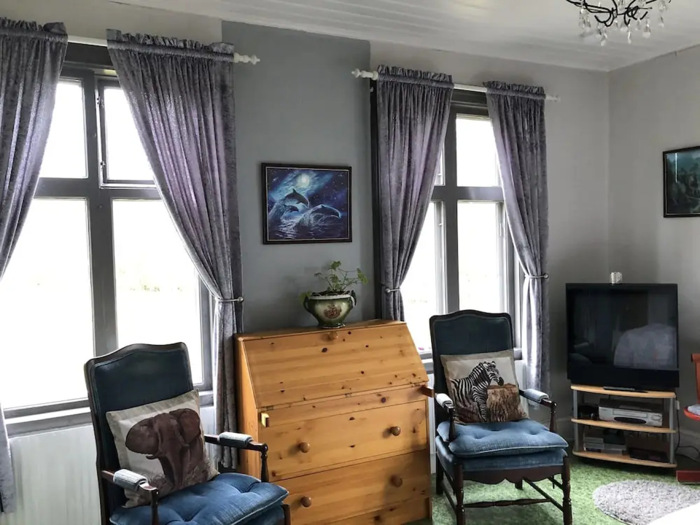 2-bed Apartment Overlooking the River