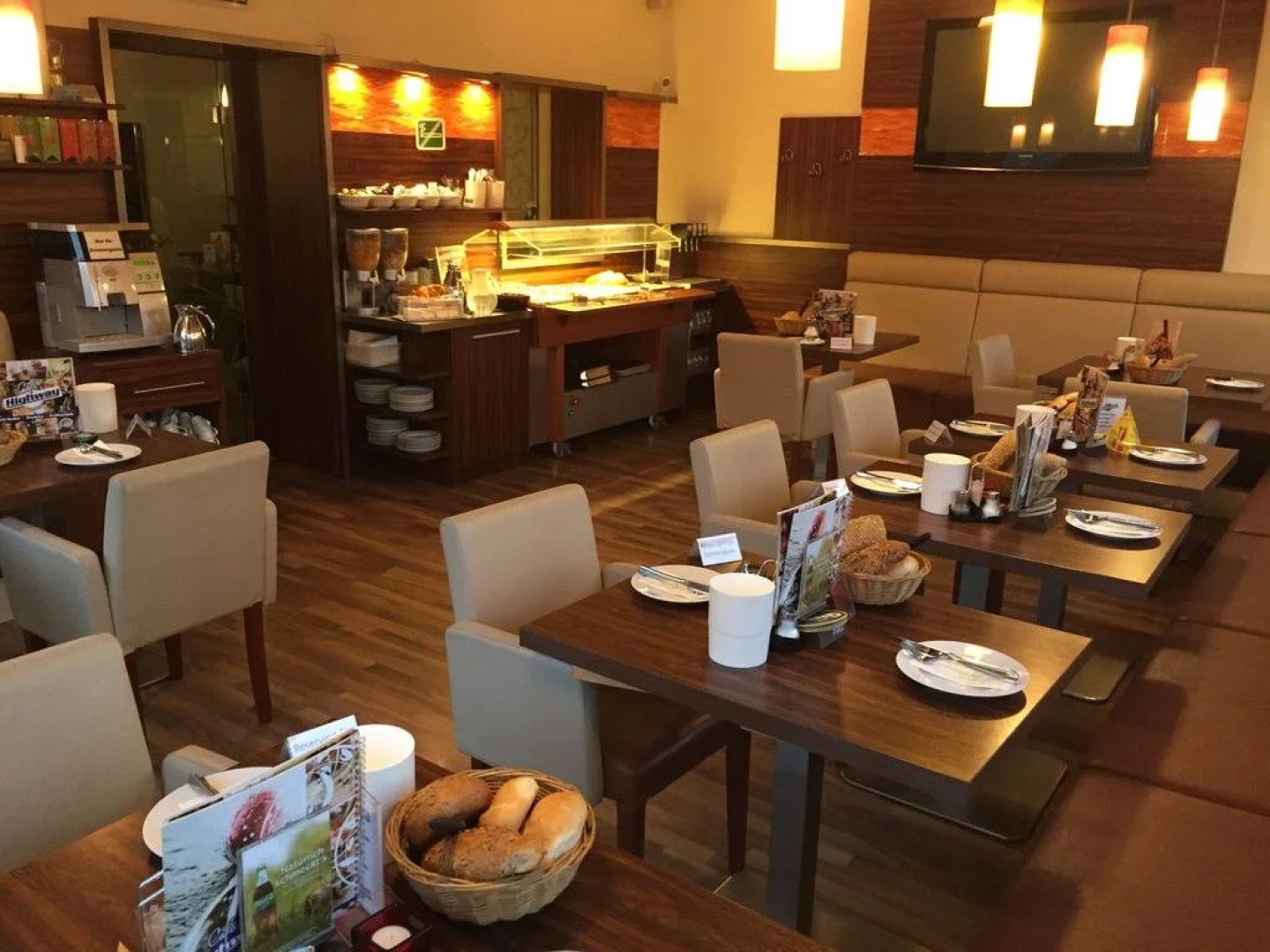 Cafe-Bar-Hotel Highway