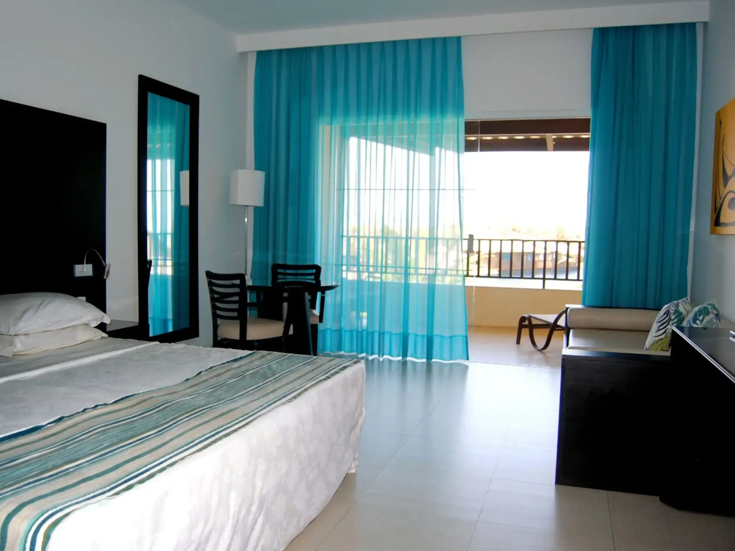 Dom Pedro Laguna Beach Resort & Golf by WAM Experience