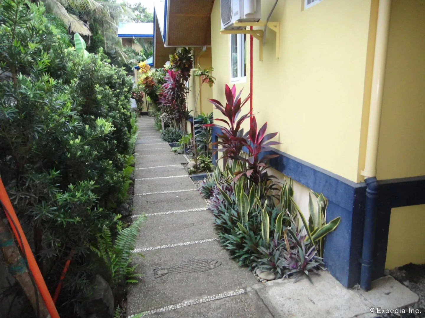 Blue Lagoon Inn & Suites