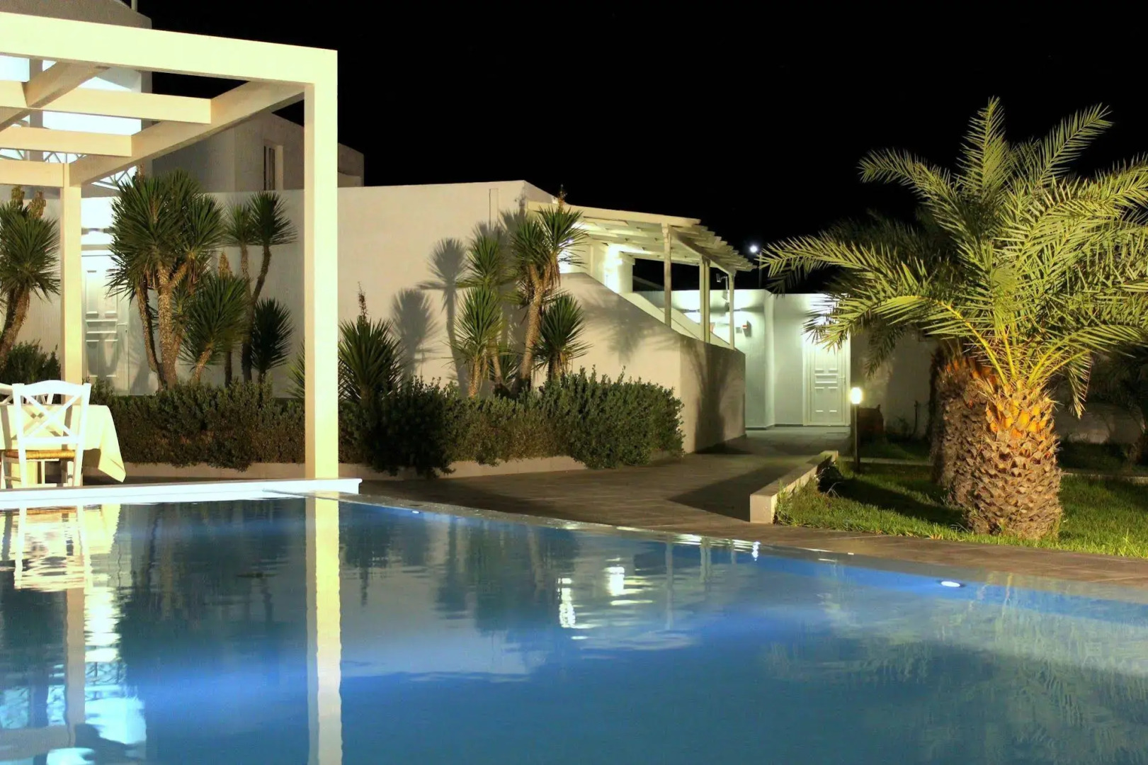 Golden Milos Beach House by Domotel